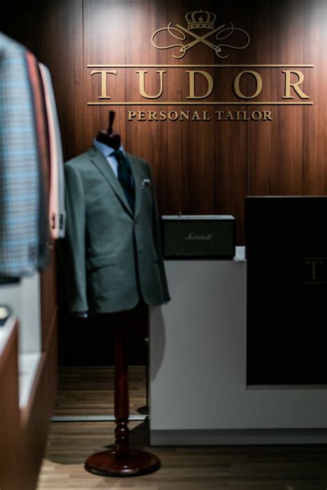 Tudor. Personal Tailor este .